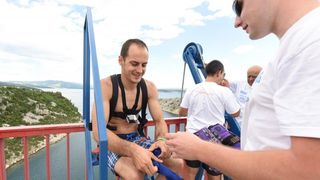 Mario Možnik otvorio bungee jumping sezonu na Masleničkom mostu, Photo: Hrvoje Jelavic/PIXSELL