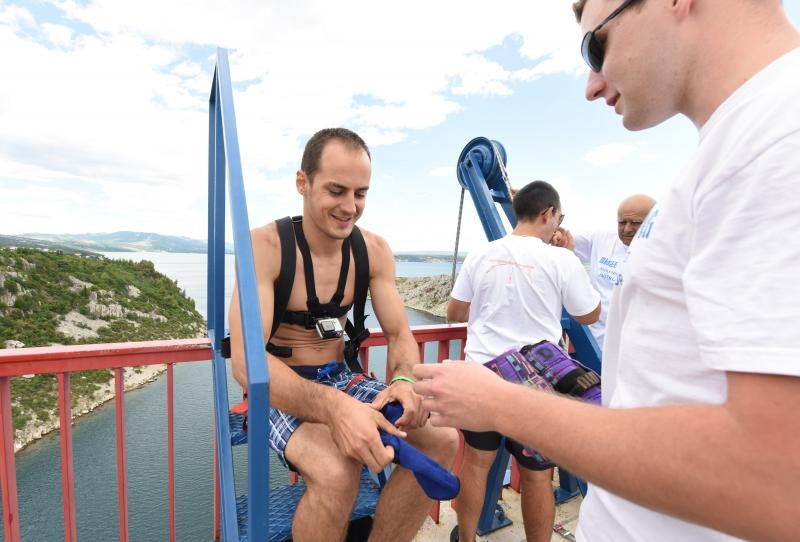 Mario Možnik otvorio bungee jumping sezonu na Masleničkom mostu, Photo: Hrvoje Jelavic/PIXSELL
