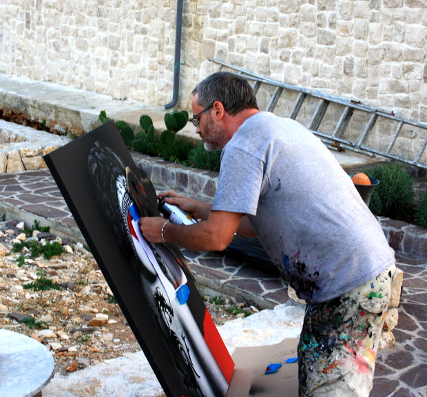 Street Art umjetnik Finbarr Fin DAC stvara u Ražancu, Foto: Nenad Nešović Street Art umjetnik Finbarr Fin DAC stvara u Ražancu, Foto: Nenad Nešović