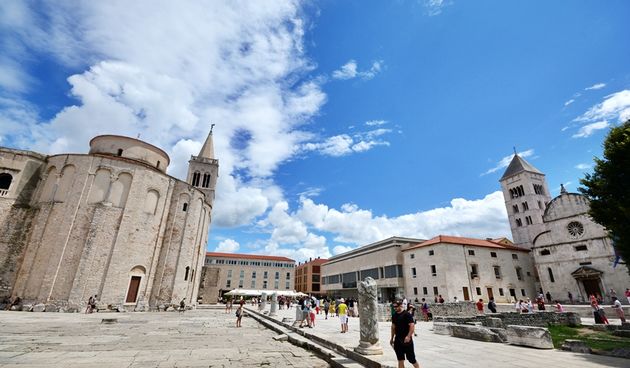 Đir po gradu, 22. srpnja 2014., Turisti u šetnji, Forum, oblak, suncano vrijeme