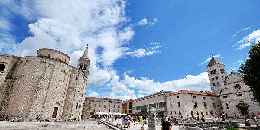 Đir po gradu, 22. srpnja 2014., Turisti u šetnji, Forum, oblak, suncano vrijeme