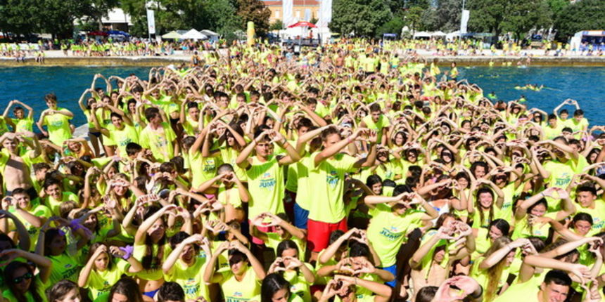 10. dm Millennium Jump na zadarskoj rivi – 3 tisuće skakača poslalo prekrasnu priču u svijet 10. dm Millennium Jump na zadarskoj rivi – 3 tisuće skakača poslalo prekrasnu priču u svijet