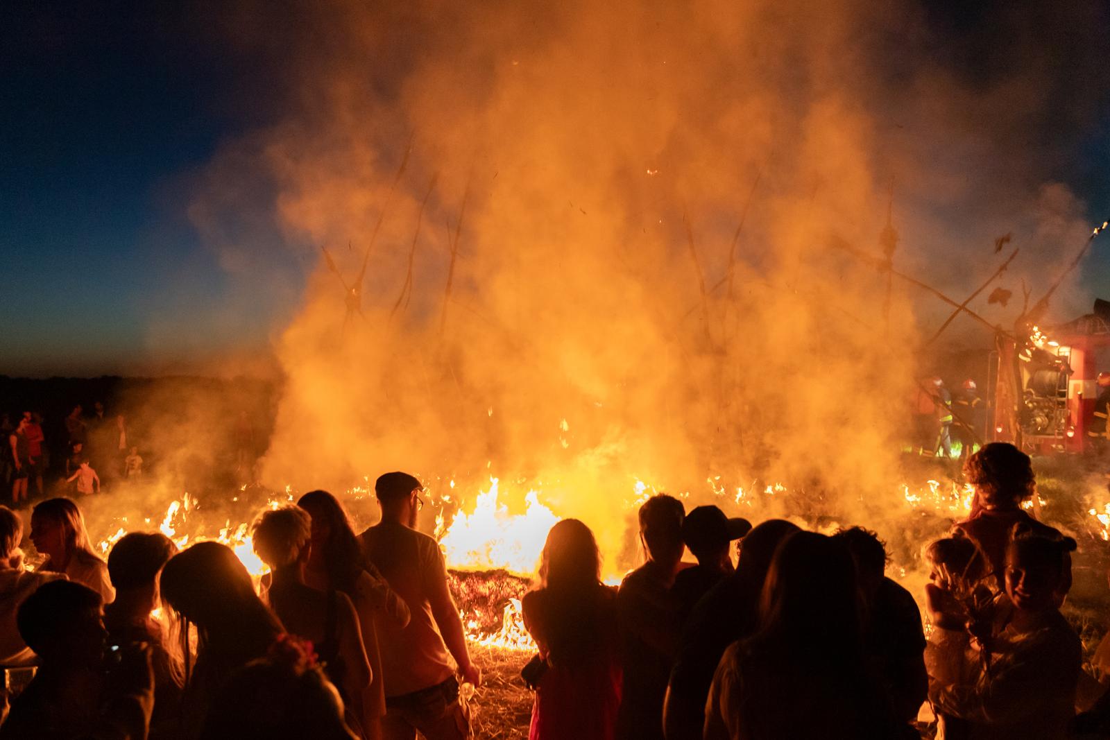 Kozjak: 17. Međunarodni Slama Land Art Festival – “Zlatno doba” Kozjak: 17. Međunarodni Slama Land Art Festival – “Zlatno doba”