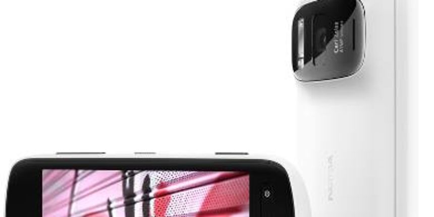 Nokia 808 PureView ima mnostruoznu kameru od 41 MP, foto: net.hr Nokia 808 PureView ima mnostruoznu kameru od 41 MP, foto: net.hr