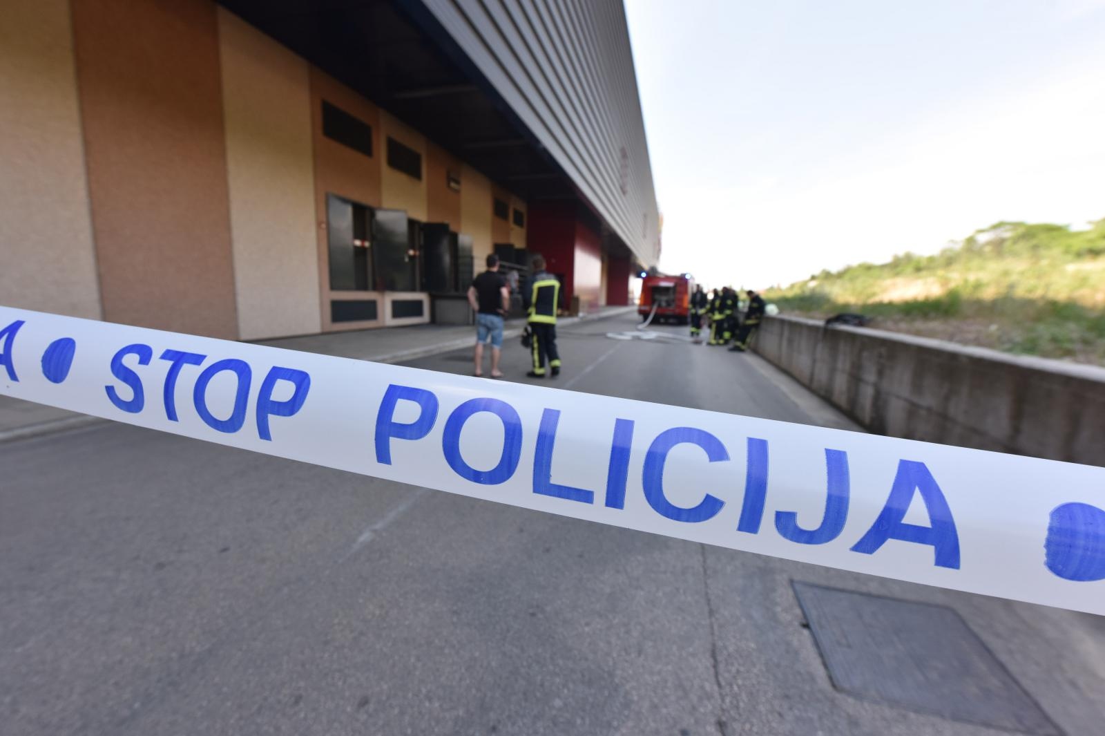 U trgovačkom centru Dalmare u Šibeniku izbila dva požara