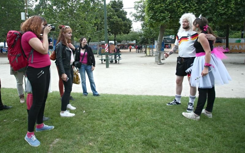 EURO 2016: Fan zona pored Eiffelovog tornja. Photo: Sanjin Strukić/PIXSELL EURO 2016: Fan zona pored Eiffelovog tornja. Photo: Sanjin Strukić/PIXSELL