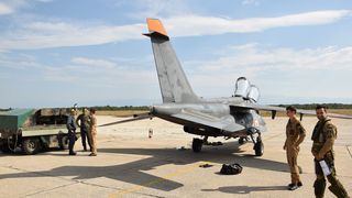 Francuski vojni avioni u vojarni “Pukovnik Mirko Vukušić”u Zemuniku Francuski vojni avioni u vojarni “Pukovnik Mirko Vukušić”u Zemuniku