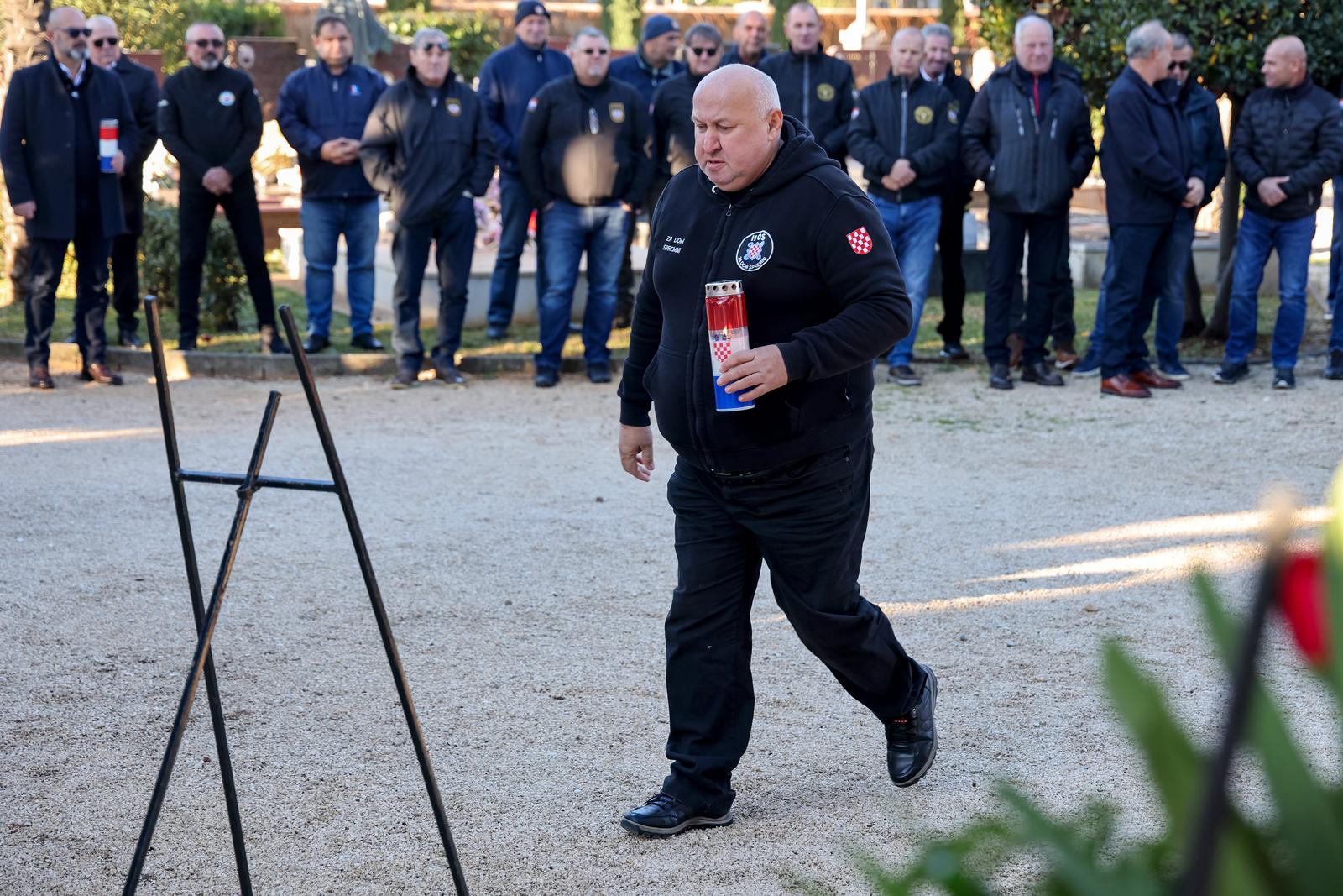 Na Gradskom groblju položeni vijenci povodom obilježavanja 33. obljetnice 72. bojne Vojne policije Na Gradskom groblju položeni vijenci povodom obilježavanja 33. obljetnice 72. bojne Vojne policije