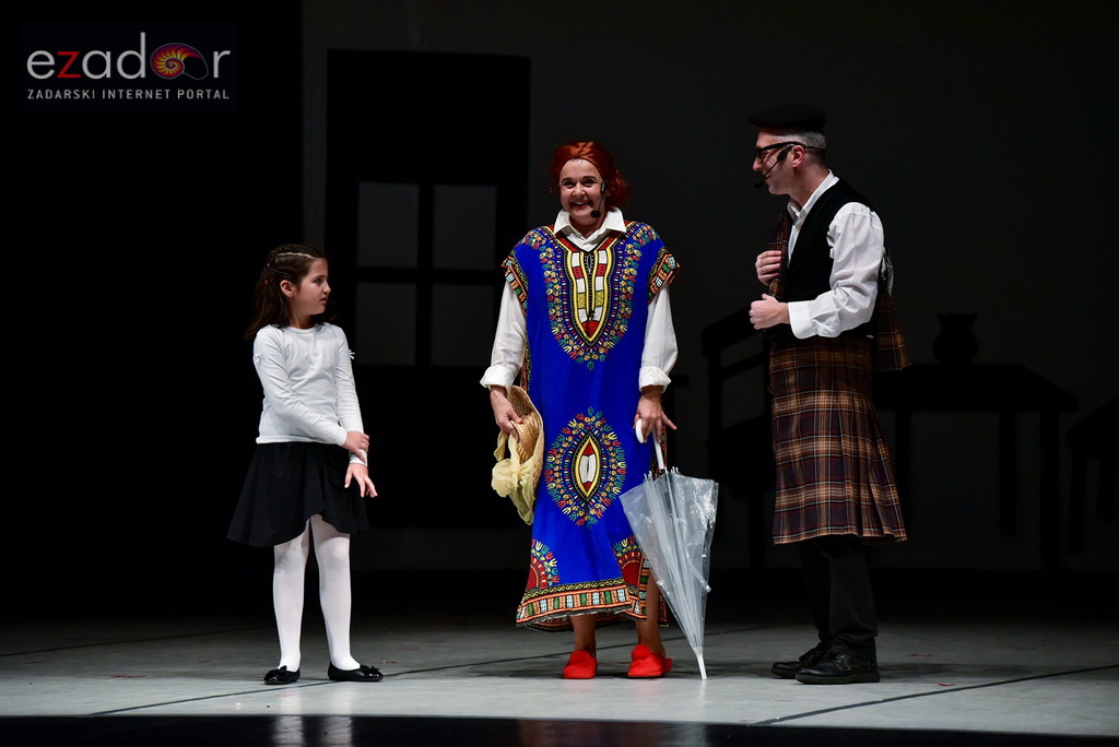 Predstava “Odgojoj” Plesne udruge Gesta u HNK Zadar