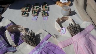 smotra učeničkih zadruga na Narodnom trgu; kreativnost na djelu; suveniri