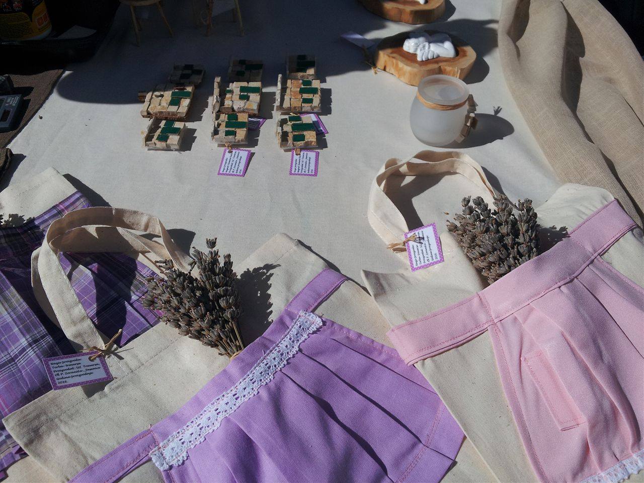 smotra učeničkih zadruga na Narodnom trgu; kreativnost na djelu; suveniri