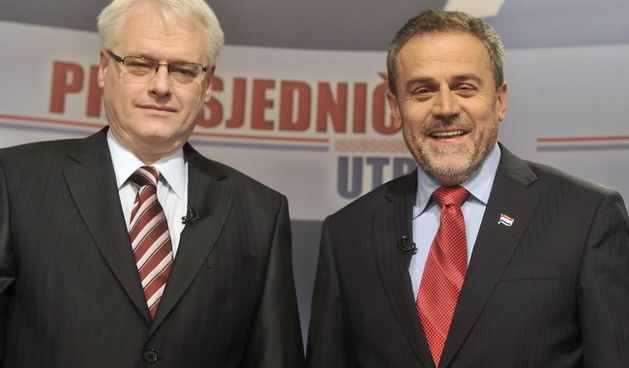 Zagreb, 070110. Remetnecka cesta, Nova TV.?Suceljavanje predsjednickih kandidata Ive Josipovica i Milana Bandica u studiju Nove TV s voditeljem Mislavom Bagom. Na slici: Ivo Josipovic i Milan Bandic.?Foto: Bruno Konjevic / CROPIX