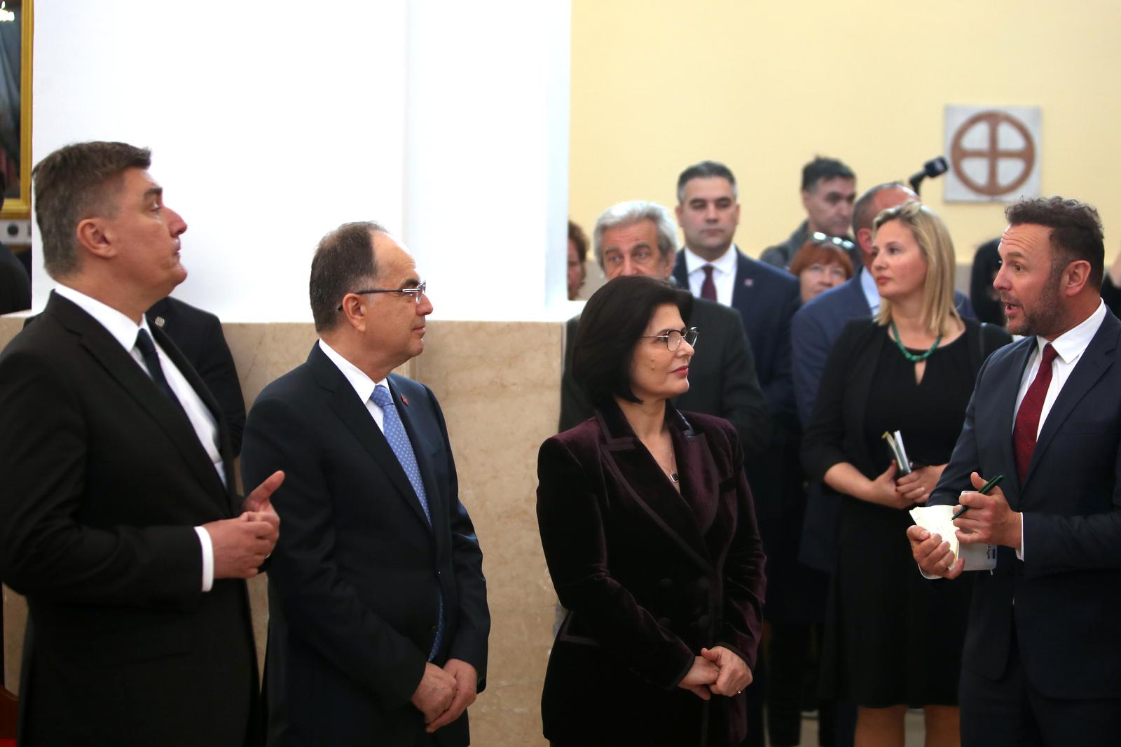 Predsjednik Zoran Milanović i albanski predsjednik Bajram Begaj posjetili crkvu Gospe Loretske u Arbanasima Predsjednik Zoran Milanović i albanski predsjednik Bajram Begaj posjetili crkvu Gospe Loretske u Arbanasima