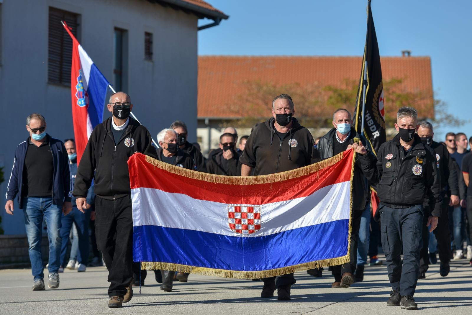 Škabrnja: Kolonom sjećanja obilježena je obljetnica stradavanja branitelja i civila Škabrnja: Kolonom sjećanja obilježena je obljetnica stradavanja branitelja i civila