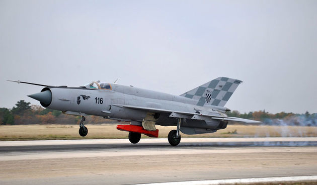 Završena obuka pilota aviona MIG-21 HRZ i PZO-a u Zemuniku, Foto: MORH/ T. Brandt
