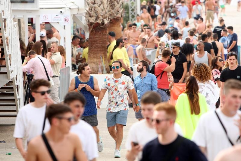 Zrće: Drugi dan Hideout festivala privukao je mnogobrojnu publiku na after beach party, Photo: Luka Stanzl/PIXSELL Zrće: Drugi dan Hideout festivala privukao je mnogobrojnu publiku na after beach party, Photo: Luka Stanzl/PIXSELL