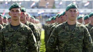 Svečano postrojavanje na stadionu u Kranjčevićevoj u povodu Dana Oružanih snaga Republike Hrvatske. Foto. PIXSELL Svečano postrojavanje na stadionu u Kranjčevićevoj u povodu Dana Oružanih snaga Republike Hrvatske. Foto. PIXSELL