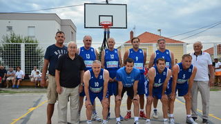 U povodu blagdana Kraljice Mira u Stanovima odigrana utakimica između veterana KK Zadar i Stanova, Foto: Iva Perinčić U povodu blagdana Kraljice Mira u Stanovima odigrana utakimica između veterana KK Zadar i Stanova, Foto: Iva Perinčić