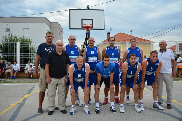 U povodu blagdana Kraljice Mira u Stanovima odigrana utakimica između veterana KK Zadar i Stanova, Foto: Iva Perinčić U povodu blagdana Kraljice Mira u Stanovima odigrana utakimica između veterana KK Zadar i Stanova, Foto: Iva Perinčić