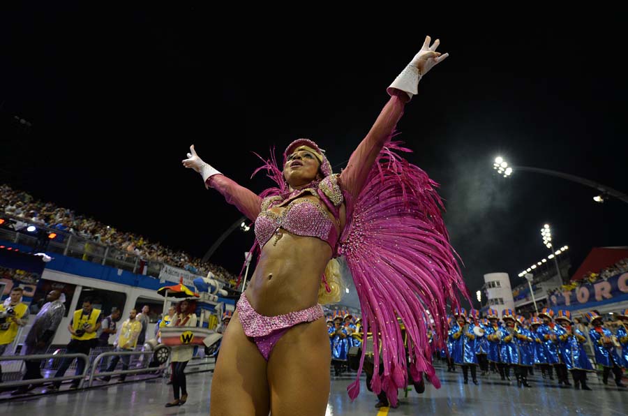 Tradicionalni karneval u Brazilu, foto: NELSON ALMEDIA Tradicionalni karneval u Brazilu, foto: NELSON ALMEDIA
