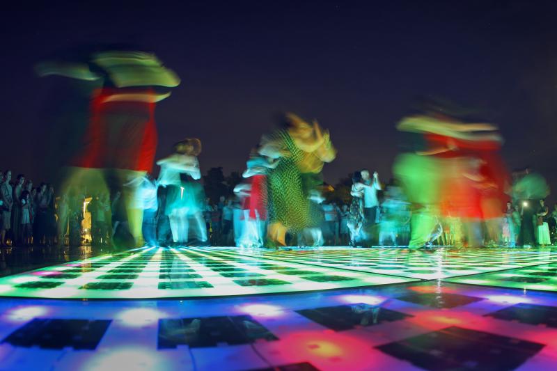 20.06.2013., Zadar – Pod gotovo punim mjesecom na instalaciji Pozdrav Suncu otvoren je 4. festival tanga.Photo: Filip Brala/PIXSELL 20.06.2013., Zadar – Pod gotovo punim mjesecom na instalaciji Pozdrav Suncu otvoren je 4. festival tanga.Photo: Filip Brala/PIXSELL