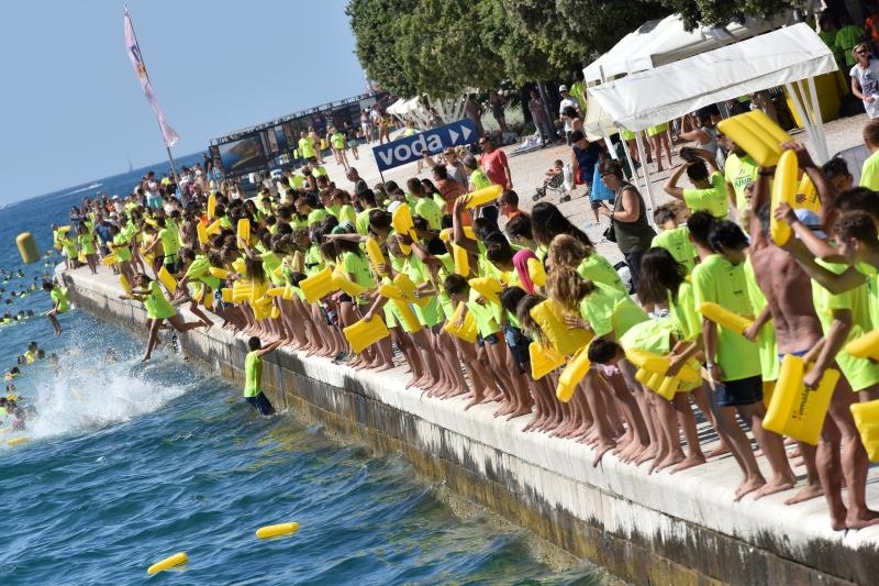 Jubilarni 10. dm Millennium Jump na zadarskoj rivi, Photo: Dino Stanin/PIXSELL Jubilarni 10. dm Millennium Jump na zadarskoj rivi, Photo: Dino Stanin/PIXSELL