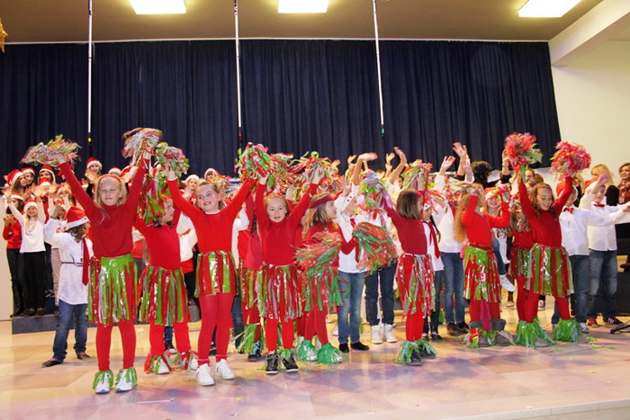 Božićna priredba OŠ Smiljevac Božićna priredba OŠ Smiljevac