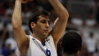 Zadar, 080610.
Dvorana Kresimir Cosic.
Cetvrta finalna kosarkaska utkmica izmedju Zadra i Cibone.
Na fotografiji: igrac Zadra Rok Stipcevic (bijeli).
Foto: Jure Miskovic / CROPIX Zadar, 080610.
Dvorana Kresimir Cosic.
Cetvrta finalna kosarkaska utkmica izmedju Zadra i Cibone.
Na fotografiji: igrac Zadra Rok Stipcevic (bijeli).
Foto: Jure Miskovic / CROPIX