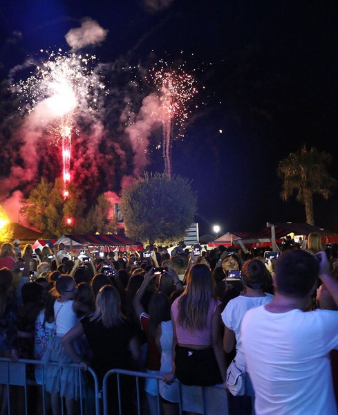 Virska noć 2016: Jelena Rozga i spektakularni vatromet za 25 tisuća fanova. Foto: Virski list