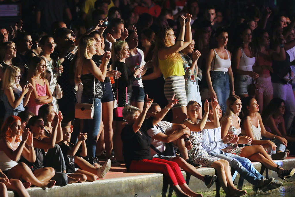 Fenomenalni Petar Grašo raspjevao i rasplesao Biograd Fenomenalni Petar Grašo raspjevao i rasplesao Biograd