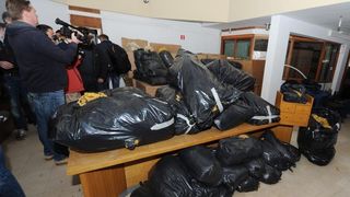 Zadar – Zadarska policija razbila veliki lanac krijumcarenja duhana. Zaplijenjeno je 2,5 tone duhana vrijednosti oko tri miljuna kuna. Photo: Hrvoje Jelavic/PIXSELL Zadar – Zadarska policija razbila veliki lanac krijumcarenja duhana. Zaplijenjeno je 2,5 tone duhana vrijednosti oko tri miljuna kuna. Photo: Hrvoje Jelavic/PIXSELL