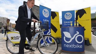 Od danas i Zadar ima nextbike sustav javnih bicikala. Na 4 lokacije moći će se iznajmiti ukupno 25 bicikala. Foto: Dino Stanin/PIXSELL Od danas i Zadar ima nextbike sustav javnih bicikala. Na 4 lokacije moći će se iznajmiti ukupno 25 bicikala. Foto: Dino Stanin/PIXSELL