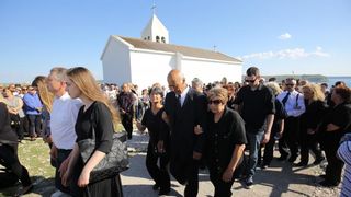 Mirko Miočić ispraćen na posljednji počinak na mjesnom groblju u Rtini Mirko Miočić ispraćen na posljednji počinak na mjesnom groblju u Rtini