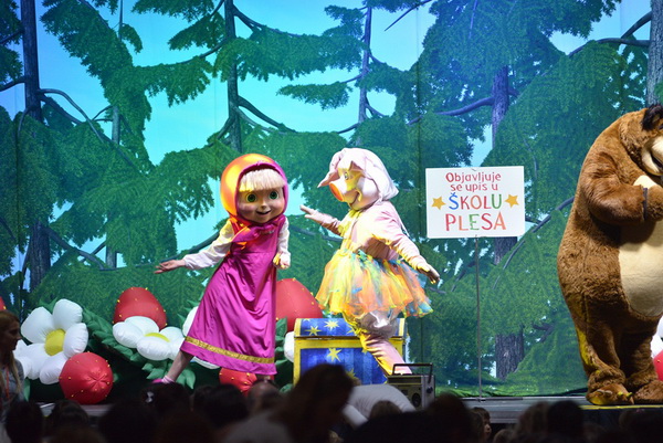 Predstava “Maša i Medvjed” moskovskog Dječjeg kazališta oduševila zadarske mališane Predstava “Maša i Medvjed” moskovskog Dječjeg kazališta oduševila zadarske mališane