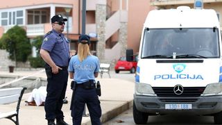 Tisno: U moru pronađeno tijelo nepoznatog mlađeg muškarca Tisno: U moru pronađeno tijelo nepoznatog mlađeg muškarca