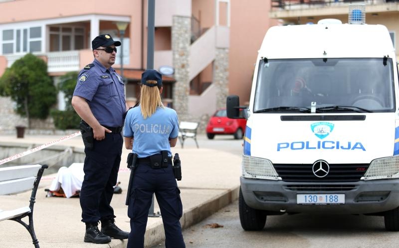 Tisno: U moru pronađeno tijelo nepoznatog mlađeg muškarca Tisno: U moru pronađeno tijelo nepoznatog mlađeg muškarca