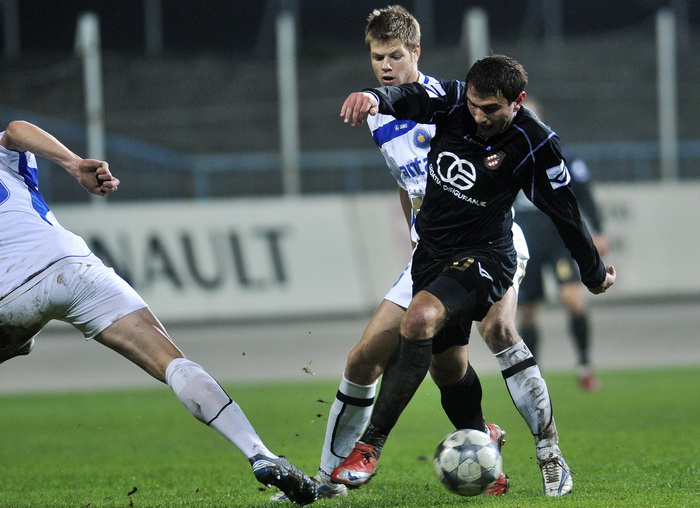 Zagreb, 221010.
Stadion u Kranjcevicevoj.
Utakmica 12. kola 1. T-com HNL: NK Hrvatski Dragovoljac i NK Zadar.
Na slici: Goran Medjumurac (Dragovoljac) u prodoru.
Foto: Boris Kovacev / CROPIX Zagreb, 221010.
Stadion u Kranjcevicevoj.
Utakmica 12. kola 1. T-com HNL: NK Hrvatski Dragovoljac i NK Zadar.
Na slici: Goran Medjumurac (Dragovoljac) u prodoru.
Foto: Boris Kovacev / CROPIX