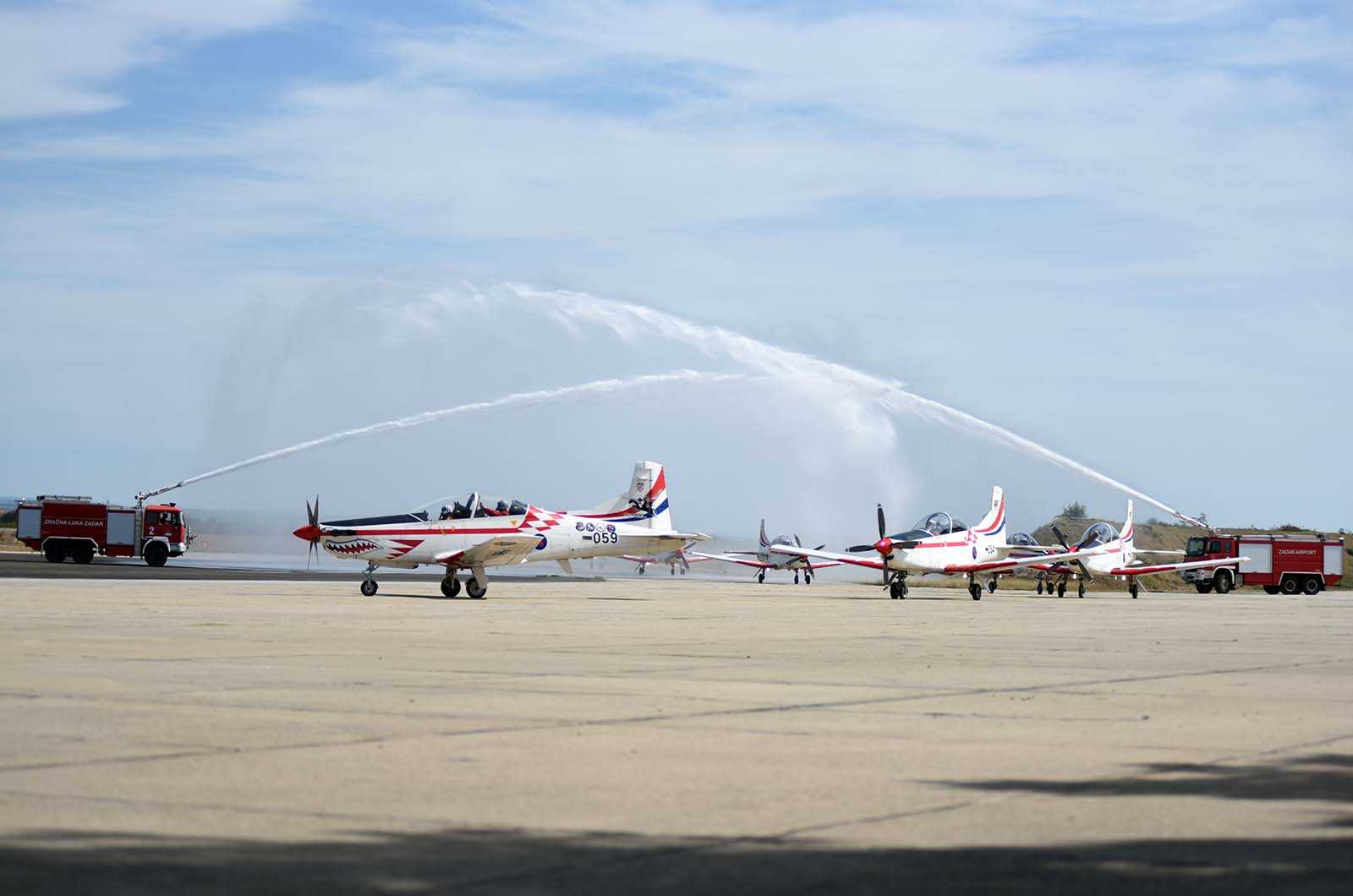 Krstičević poželio Krilima Oluje dobrodošlicu nakon nastupa u Belgiji i čestitao im jubilarni 200. nastup Krstičević poželio Krilima Oluje dobrodošlicu nakon nastupa u Belgiji i čestitao im jubilarni 200. nastup