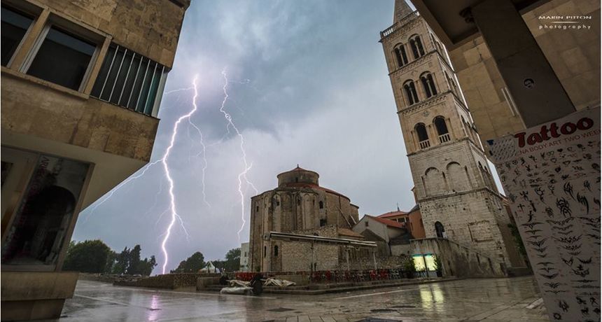 MARIN PITTON (17) “Sin groma” -Ako se malo bolje zagledate vidjet će te kako su munje ocrtale čovjeka po nebu, Zadar, ljeto 2014.