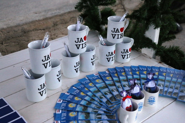 Paljenjem prve adventske svijeće i prigodnim zabavnim programom započela manifestacija Advent na otoku Viru