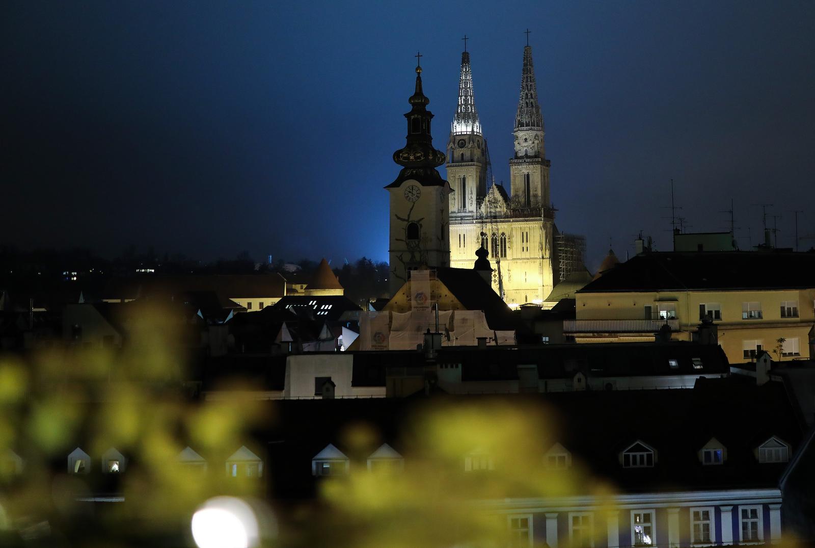 Zagrebački Advent ove godine pun je svjetla i šarenila
