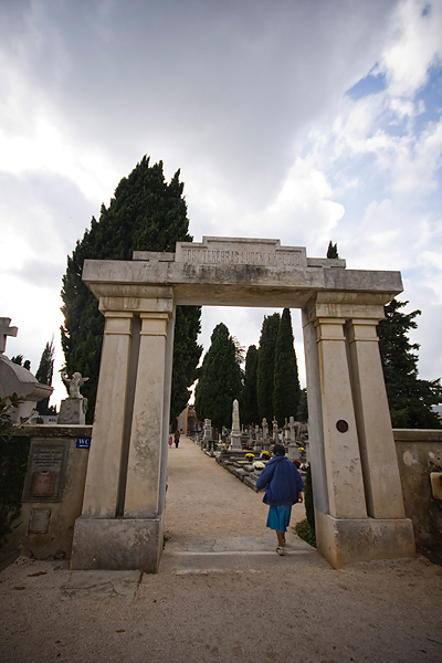 Gradsko groblje uoči blagdana Svih svetih (foto:Saša Čuka) Gradsko groblje uoči blagdana Svih svetih (foto:Saša Čuka)