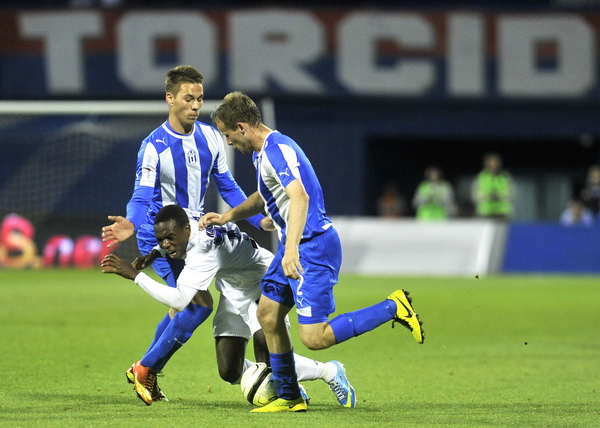 Zagreb, 220513.
Stadion Maksimir.
Uzvratna utakmica 22. finala Hrvatskog nogometnog kupa, Lokomotiva – Hajduk.
Na fotografiji: Jean Evrard Kouassi (Haj), Filip Mrzljak (desno).
Foto: Srdjan Vrancic / CROPIX Zagreb, 220513.
Stadion Maksimir.
Uzvratna utakmica 22. finala Hrvatskog nogometnog kupa, Lokomotiva – Hajduk.
Na fotografiji: Jean Evrard Kouassi (Haj), Filip Mrzljak (desno).
Foto: Srdjan Vrancic / CROPIX