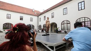 Siniša Labrović: Performans “Poštovani gospodine predsjedniče, možete me poljubiti u guzicu” Siniša Labrović: Performans “Poštovani gospodine predsjedniče, možete me poljubiti u guzicu”