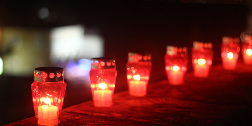 Svijeće na Kopnenim vratima i bedemu u Foši (foto:Saša Čuka)