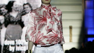 Bol, 010711.
Zlatni Rat.
Druga vecer Dove Fashion.hr revije na plazi Zlatni Rat u Bolu.
Na slici: kreacije Ivice Skoke.
Foto: Jakov Prkic / CROPIX Bol, 010711.
Zlatni Rat.
Druga vecer Dove Fashion.hr revije na plazi Zlatni Rat u Bolu.
Na slici: kreacije Ivice Skoke.
Foto: Jakov Prkic / CROPIX