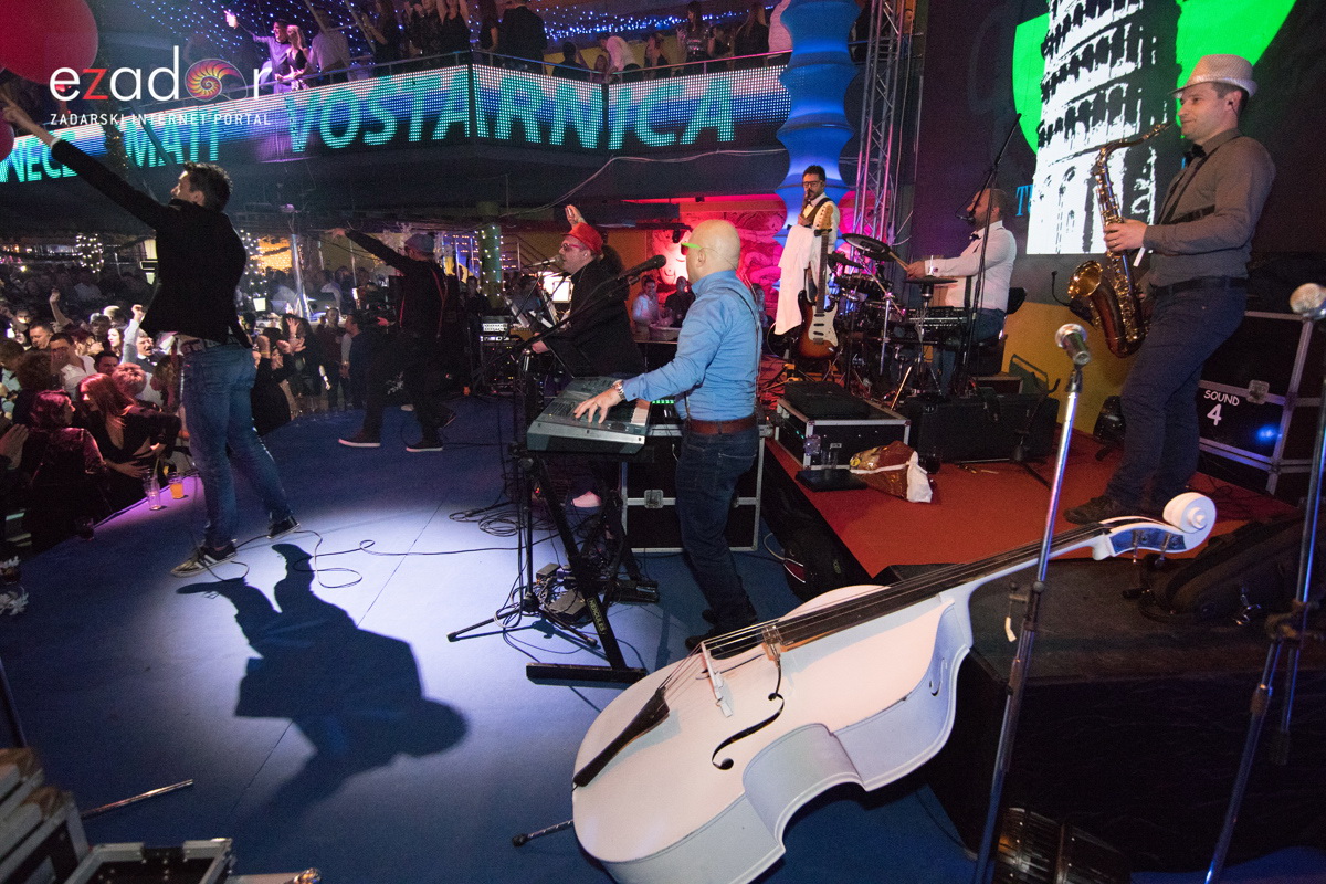 Ludnica u Saturnusu: Najbolji doček u svemiru i šire Ludnica u Saturnusu: Najbolji doček u svemiru i šire