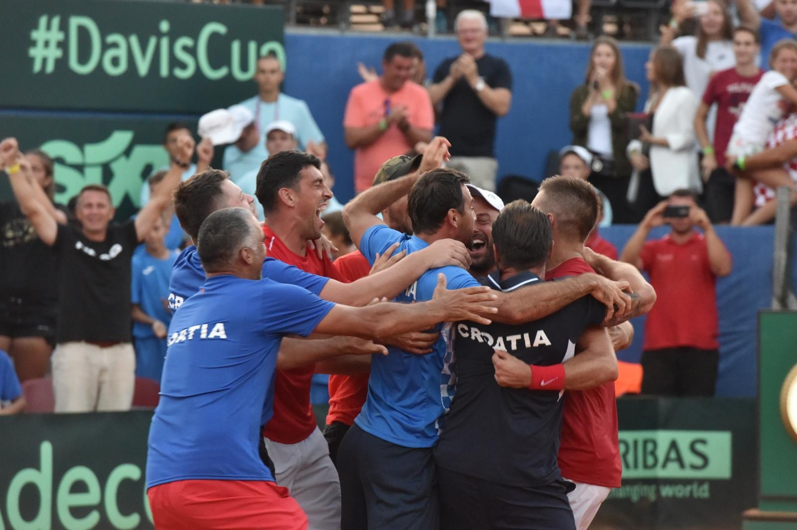 Slavlje hrvatskih tenisača nakon pobjede nad SAD-om Slavlje hrvatskih tenisača nakon pobjede nad SAD-om