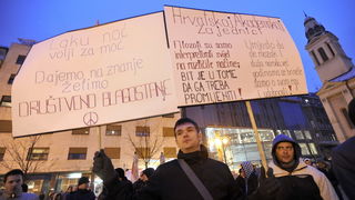 Zagreb, 020311. 
Novi, cetvrti po redu, protuvladin prosvjed tzv. facebook grupe zapoceo je veceras na Cvjetnom trgu. 
Na fotografiji: okupljeni prosvjednici.
Foto: Marko Miscevic / CROPIX