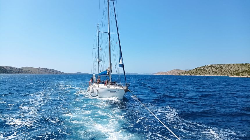 Posada oštećene jedrilice spašena u kornatskom arhipelagu Posada oštećene jedrilice spašena u kornatskom arhipelagu
